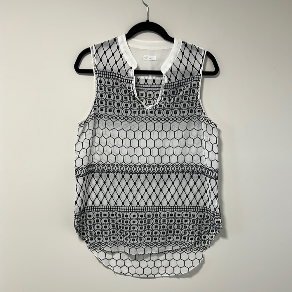 SANCTUARY - White and Black Sleeveless Pattern Top